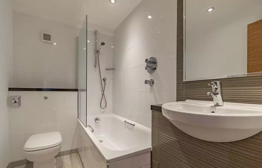 Deluxe King Bathroom