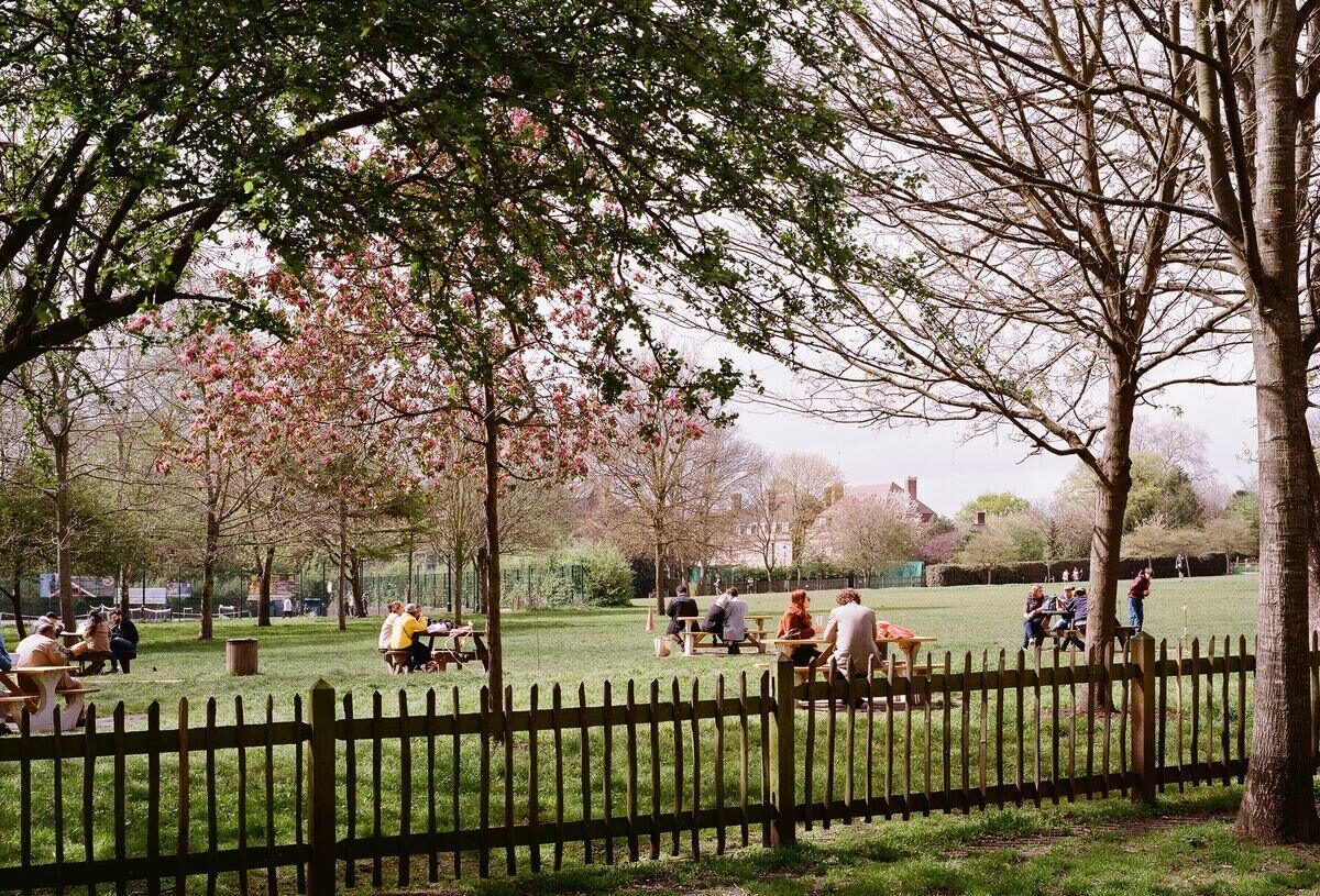 Summer in Bloomsbury parks for Picnics Thistle Bloomsbury park Blog Image