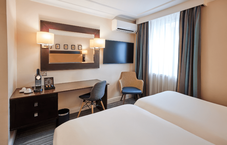 Heathrow deluxe twin room desk
