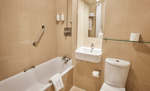 Deluxe twin room bathroom