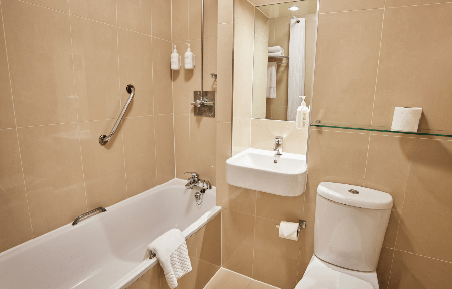 Deluxe twin room bathroom
