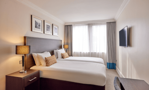 Standard twin room with twin beds