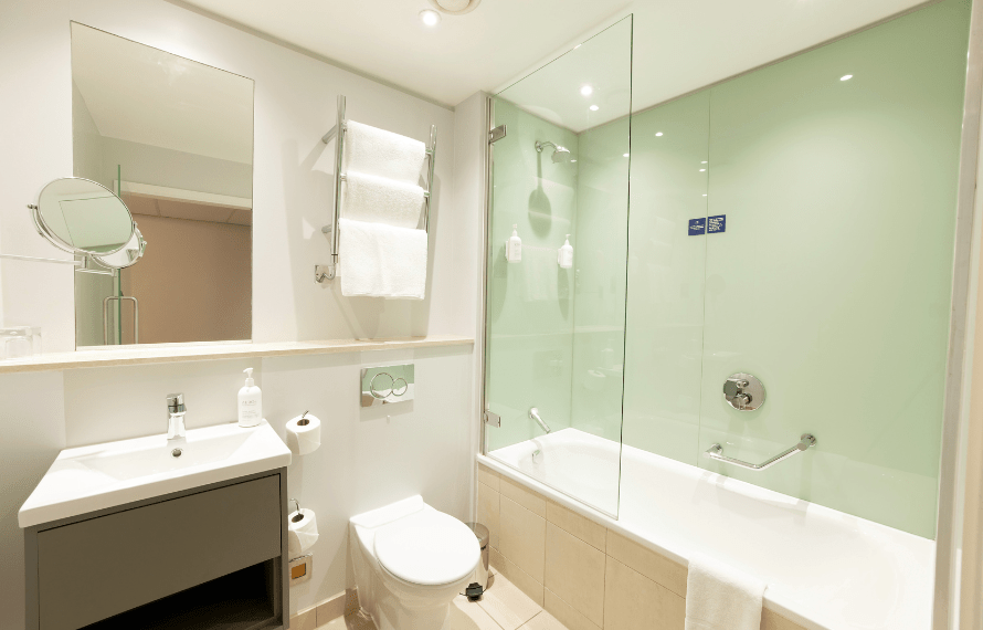 Standard twin bedroom bathroom