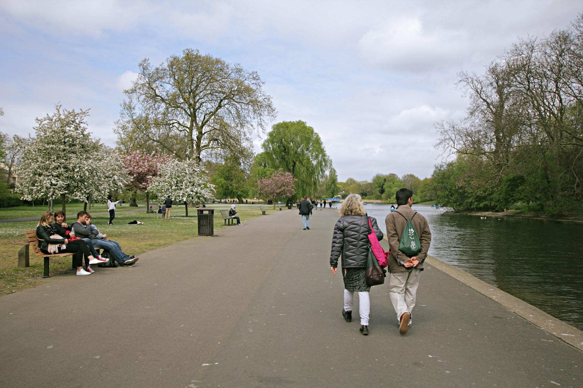 Top sightseeing tours in London Thistle Kensington Gardens Block Image