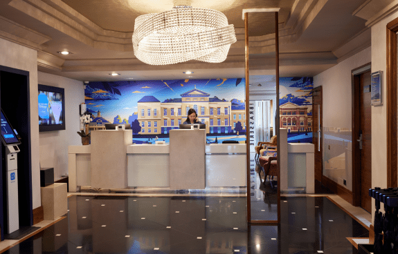 Reception at Thistle Kensington Gardens Hotel